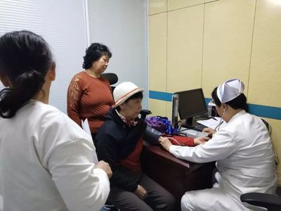 潘家園街道婦聯(lián)開展“2018關愛婦女健康體檢”活動，提供全面健康咨詢